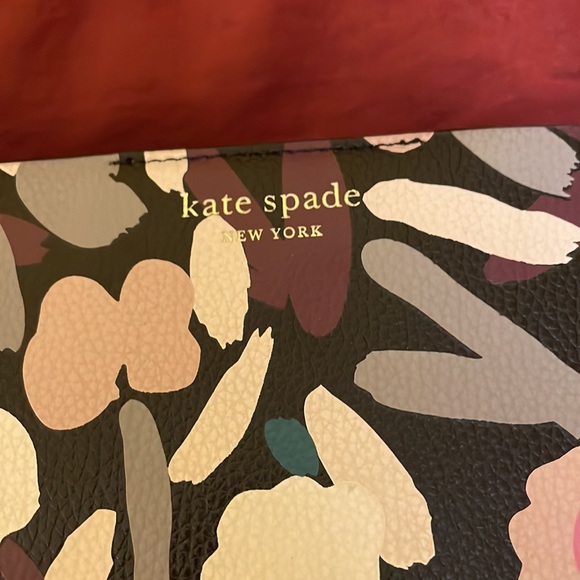 Kate Spade New York Eva Triple Gusset Crossbody. Perfect condition - Picture 2 of 4
